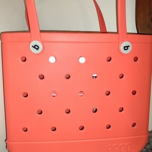 NWT Bogg bag in Coral